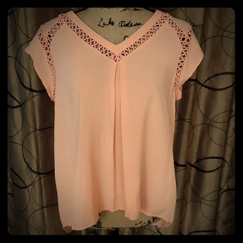 NWOT blouse 👚 only sold in bass pro shop stores